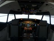 Kokpit simulátoru dopravního letounu | Autor: Kateřina Konečná