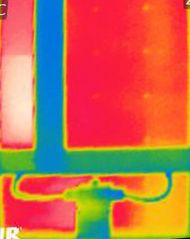 Snímek z termovizní kamery. Modrá barva ukazuje místa s nižší teplotou, bílá a žlutá oblasti se zvýšenou teplotou | Autor: Archiv Jiřího Vaňka