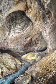 Jeskyně Sulfur byla první objevenou jeskyní v oblasti Vromoner. Na snímku největší dóm Vesmír, | Autor: Archiv Marka Audyho