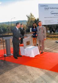 Poklepání základního kamene jedné z nových budov Technologického parku se v roce 2000 zúčastnil dnešní britský král Karel III. | Autor: Archiv TPB